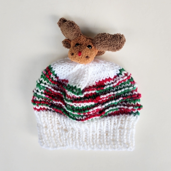 Baby Christmas One Piece Onzie Hand Crafted Reindeer Hat Knit Red Green White - Picture 3 of 16